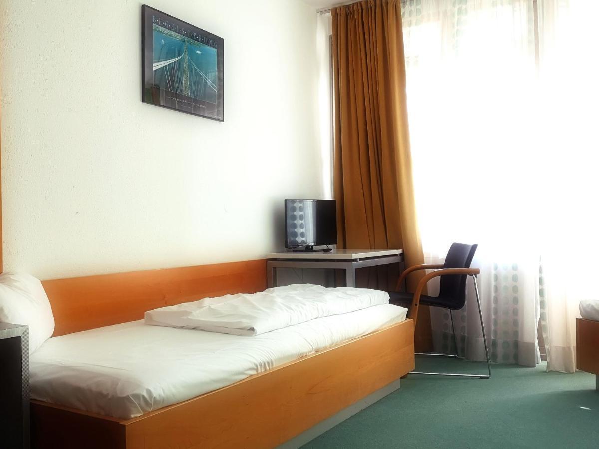 Hotel Sportschule Oberhaching Extérieur photo