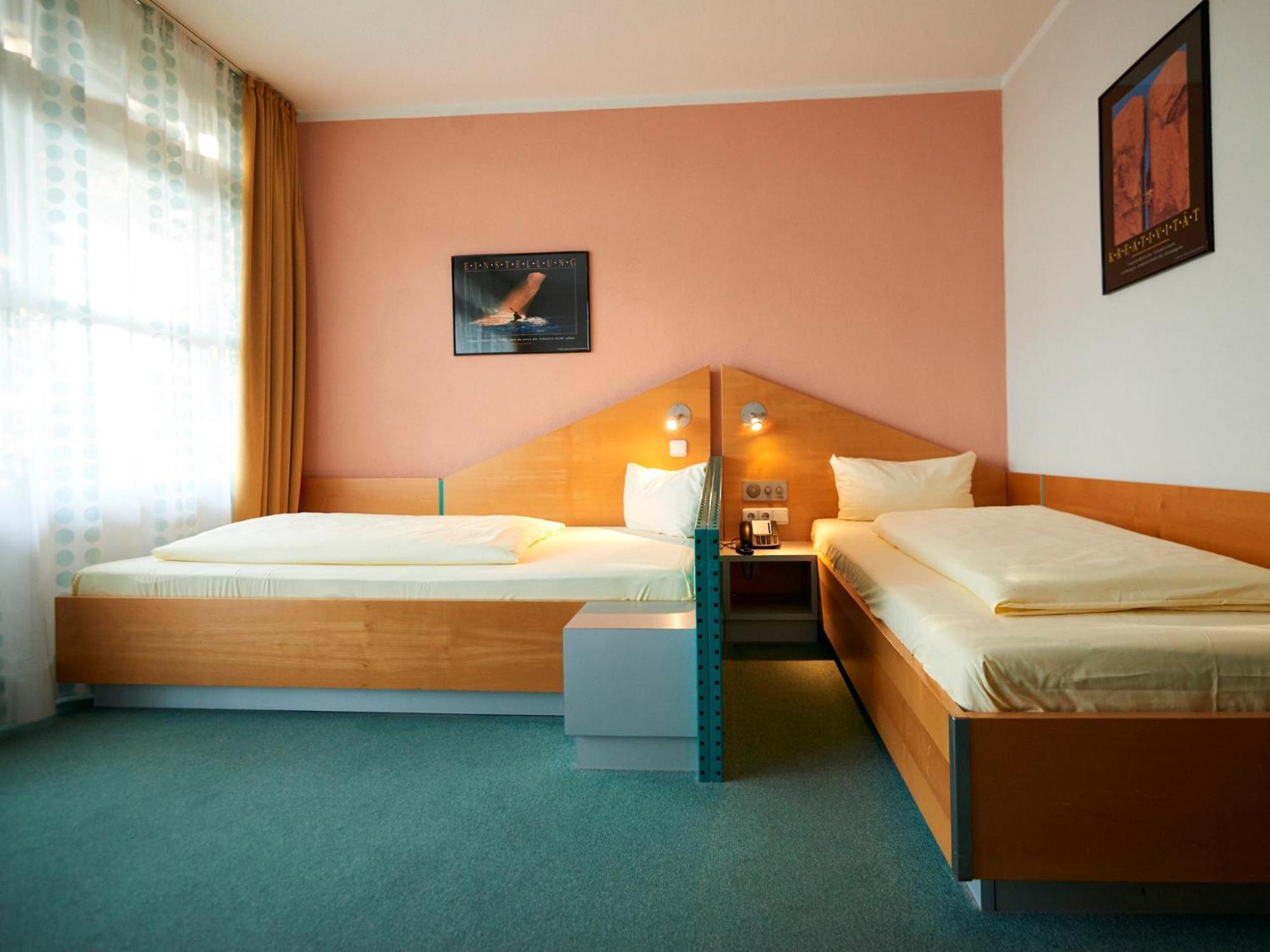 Hotel Sportschule Oberhaching Extérieur photo