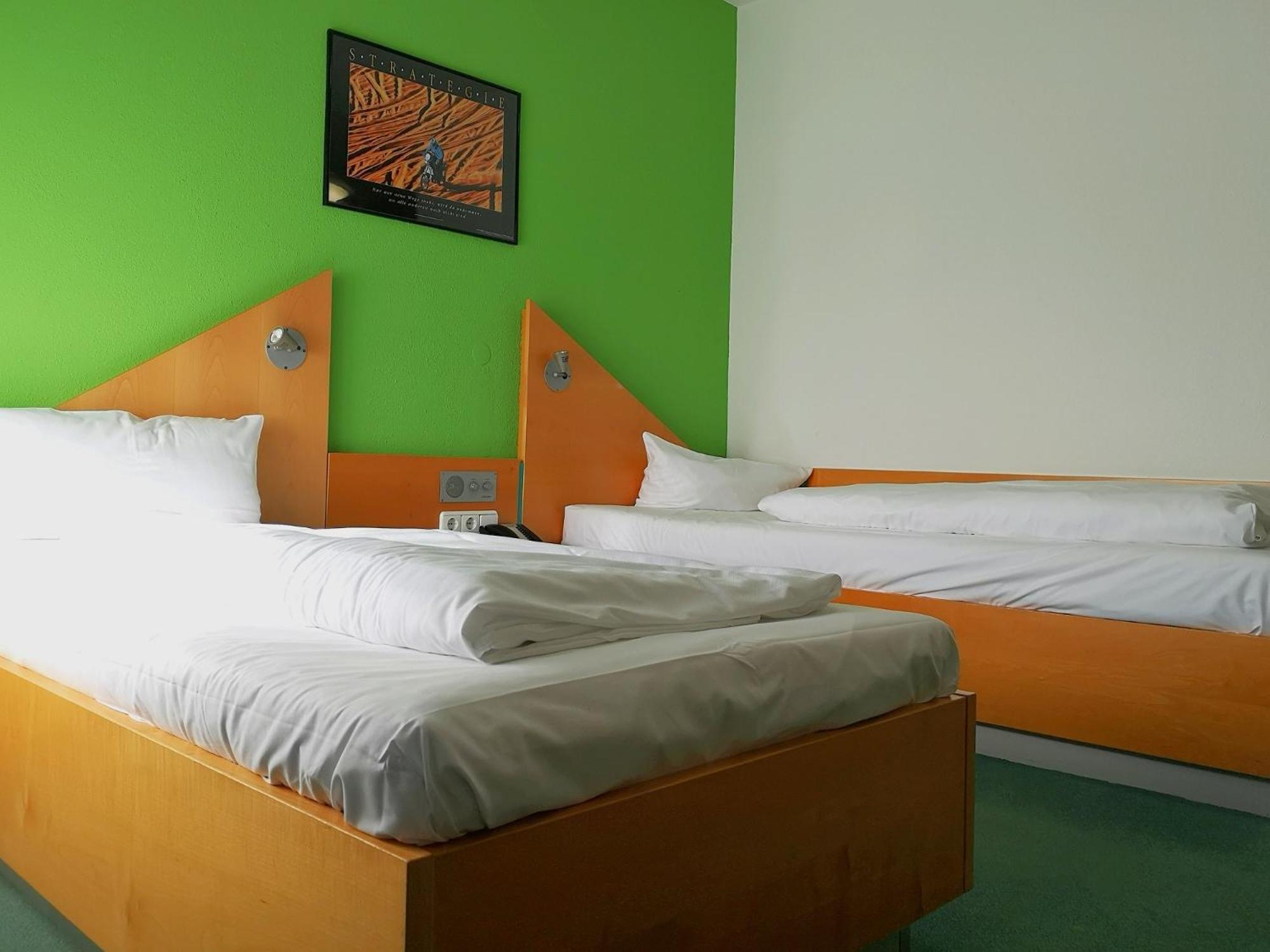 Hotel Sportschule Oberhaching Extérieur photo