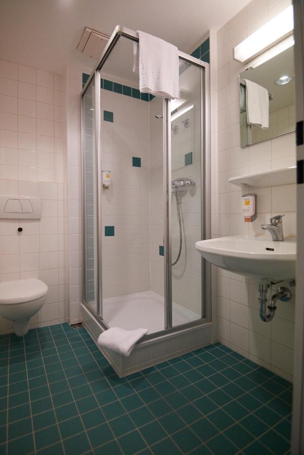 Hotel Sportschule Oberhaching Extérieur photo