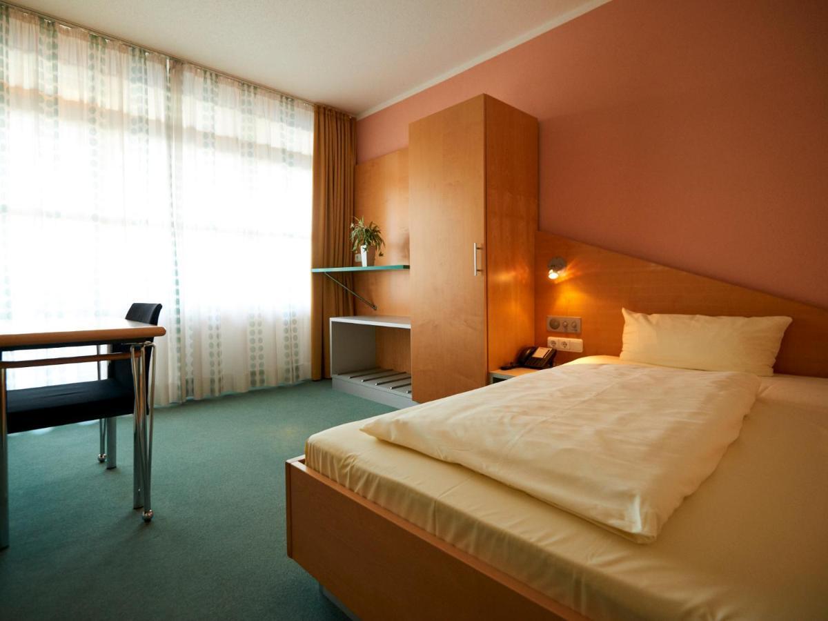 Hotel Sportschule Oberhaching Extérieur photo