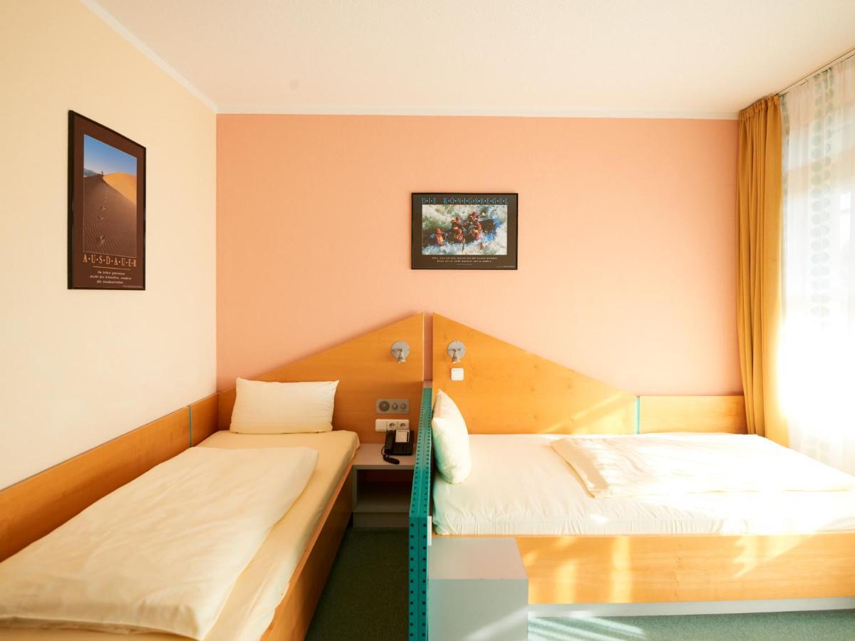 Hotel Sportschule Oberhaching Extérieur photo